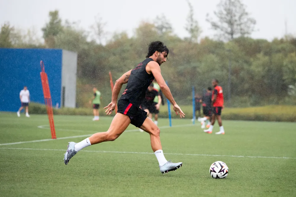PSG : Ferran Torres choque Désiré Doué à l'entrainement