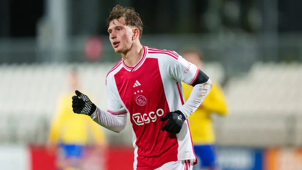 Mercato : le PSG vise Mika Godts pour remplacer Ibrahim Mbaye, pas Bradley Barcola