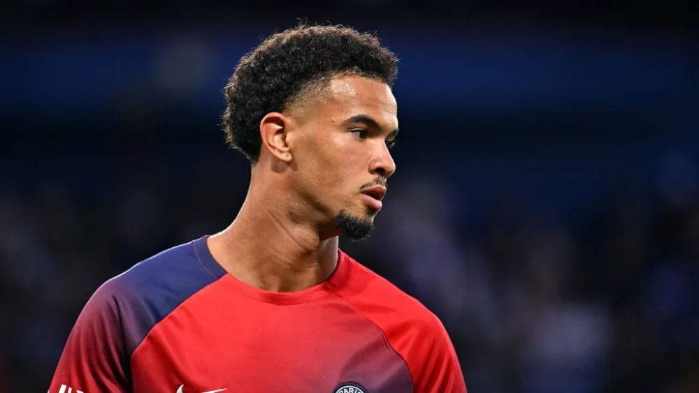 Warren Zaïre-Emery avec le PSG (PSG.FR)