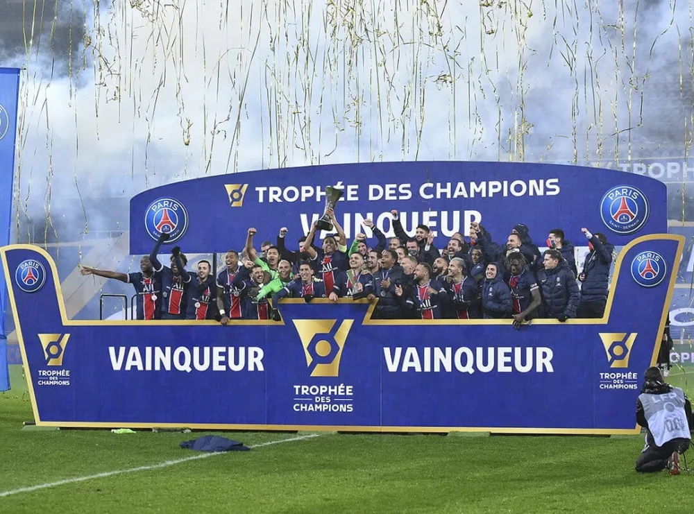 Le PSG jouera le Trophée des Champions en janvier, peut-être au Parc (PSG.FR)