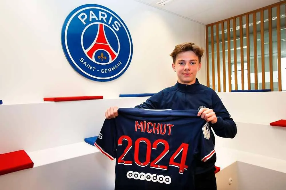 Etienne Michut avec le PSG (PSG.FR)