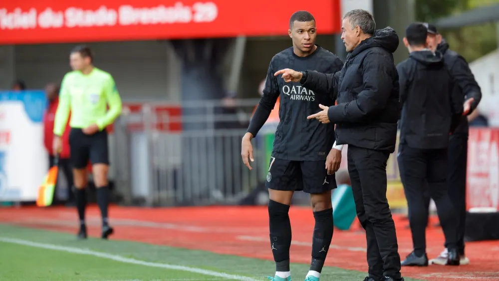 Luis Enrique avec Kylian Mbappé (PSG.FR)