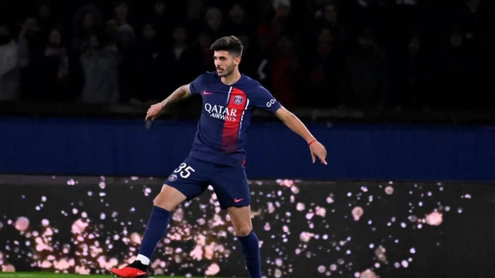 Lucas Beraldo avec le PSG (PSG.FR)