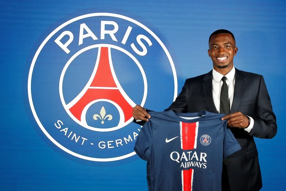 Willian Pacho avec le PSG (PSG.FR)