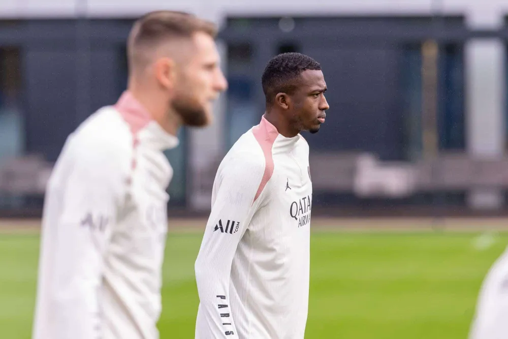 Willian Pacho avec le PSG (PSG.FR)