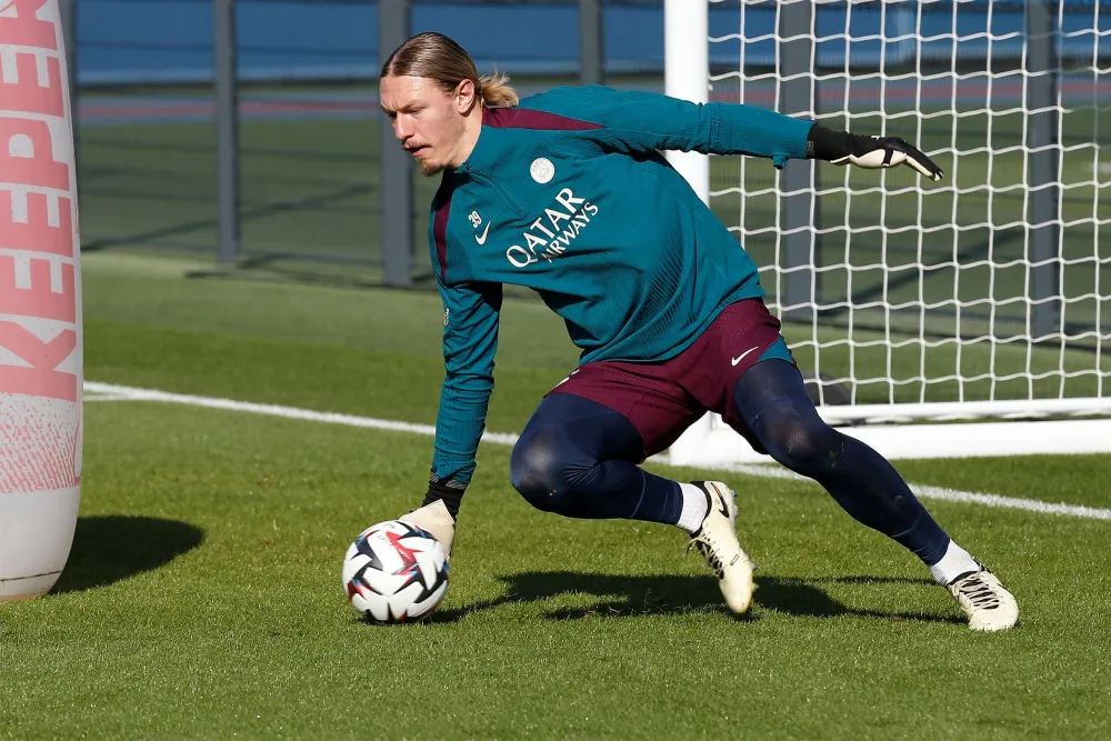 Matvey Safonov, le gardien russe du PSG (PSG.FR)