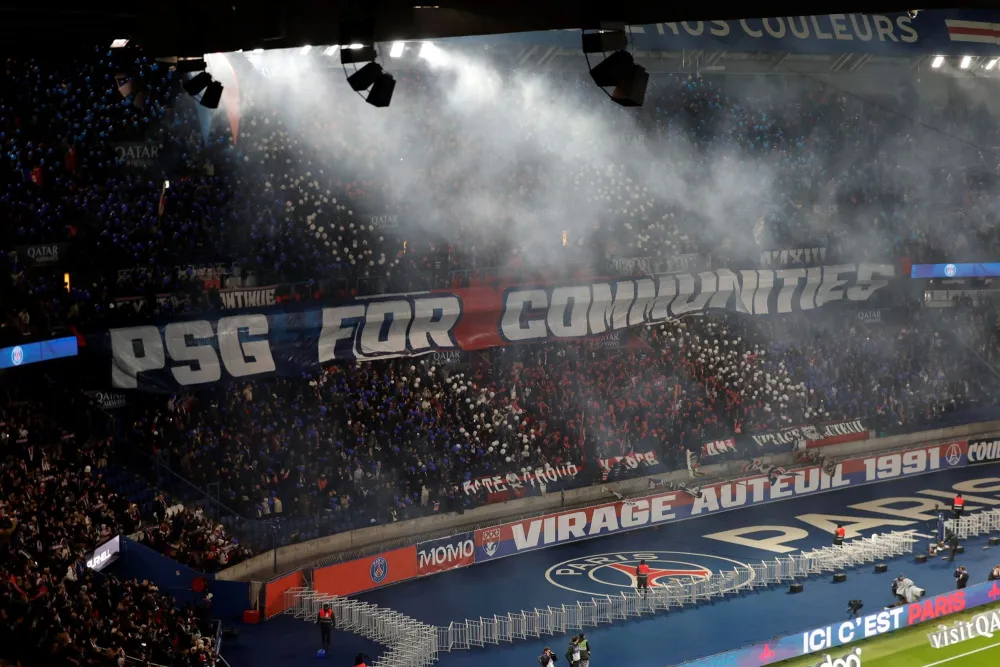 Les ultras du PSG (PSG.FR)