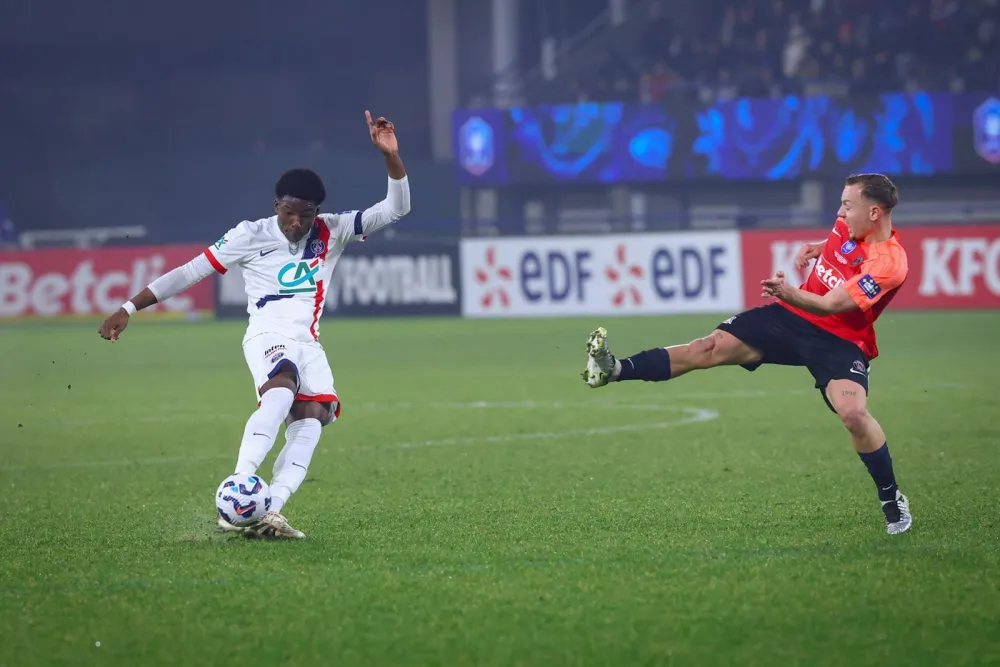 Axel Tape avec le PSG (PSG.FR)