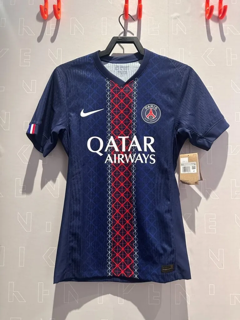 Le futur maillot domicile du PSG (hoangvietn313)