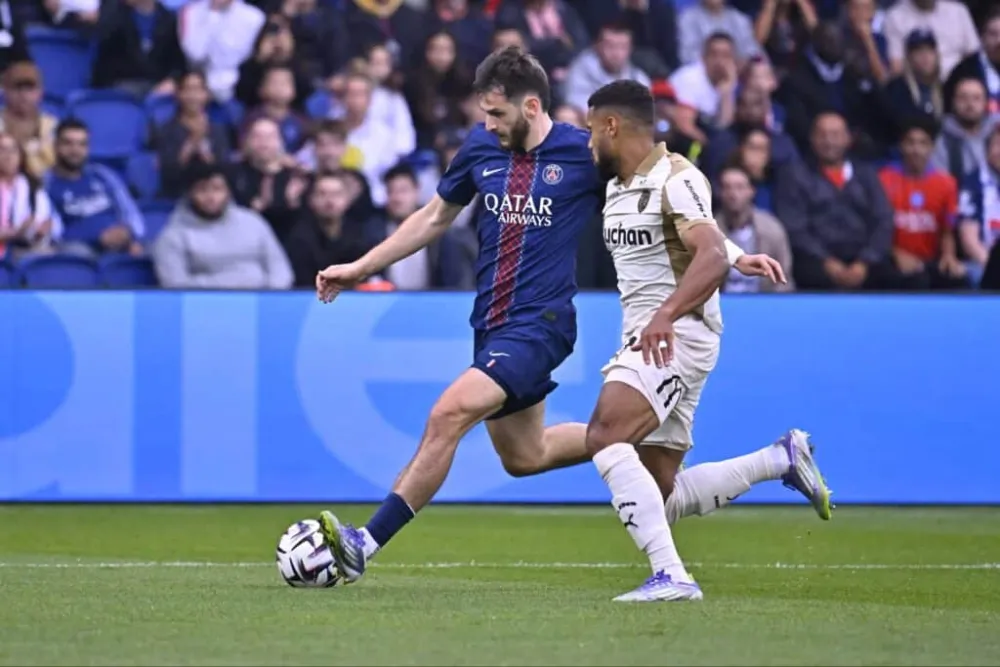 Khvicha Kvaratskhelia (PSG.FR)