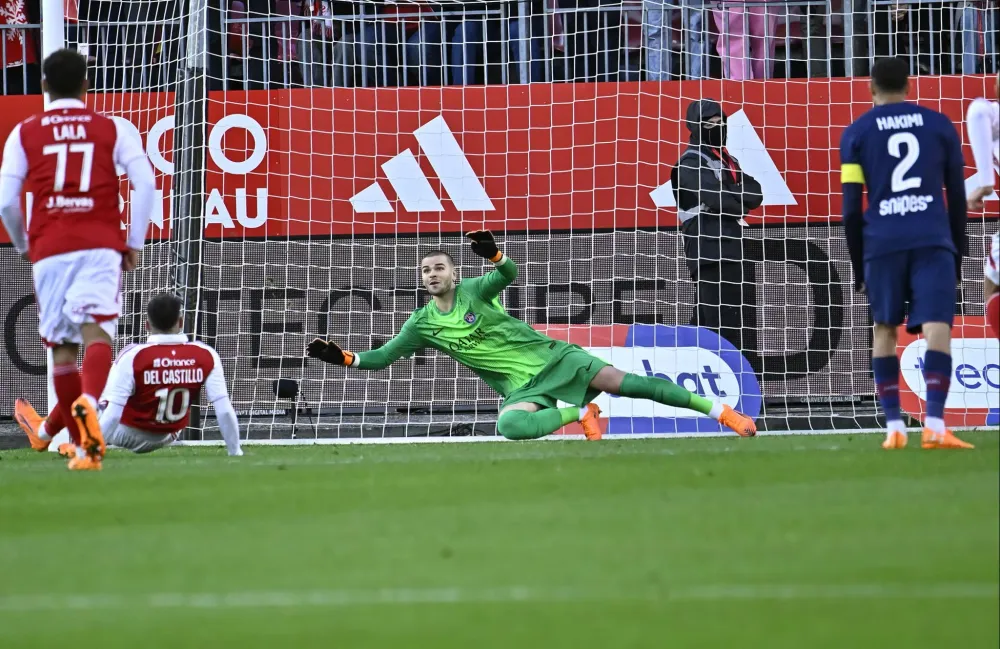Lucas Chevalier (PSG.FR)
