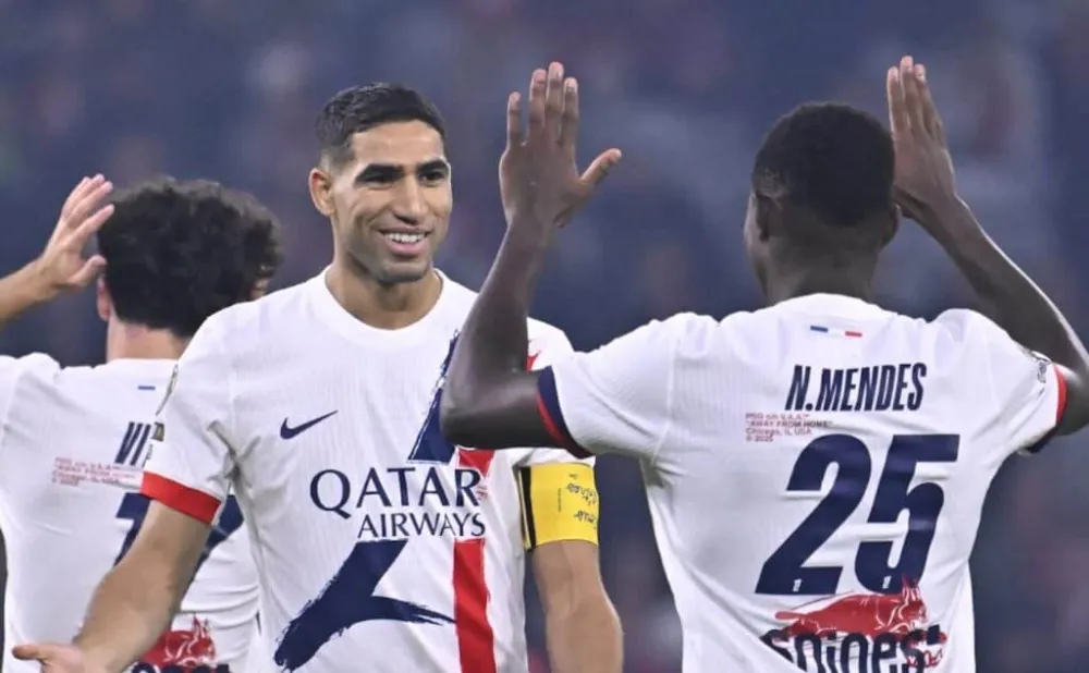 Achraf Hakimi et Nuno Mendes, les deux latéraux du PSG (PSG.fr)