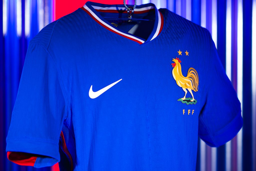 Le maillot domicile des Bleus (FFF.FR)