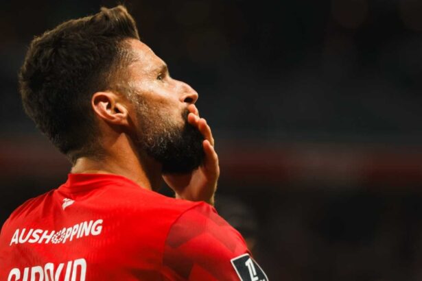 Olivier Giroud, l'attaquant du LOSC (LOSC.FR)