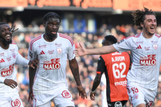 Eric-Junior Dina Ebimbe, le milieu de terrain de Brest (@SB29)