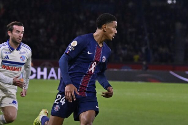 Senny Mayulu face à Strasbourg (@psg_inside)