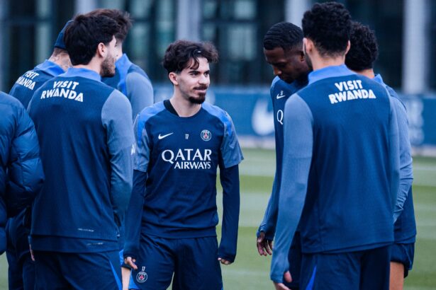 Vitinha et le groupe parisien (PSG.FR)