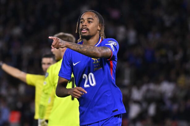 Bradley Barcola avec les Bleus (PSG.FR)