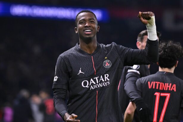 Willian Pacho, le défenseur du PSG (PSG.FR)