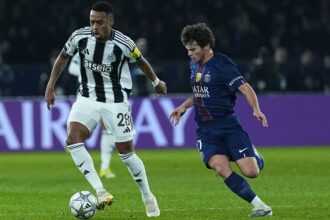 Joao Neves au duel (PSG.FR)