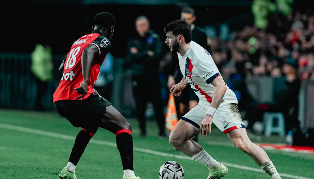 Khvicha Kvaratskhelia face à Rennes (PSG.fr)