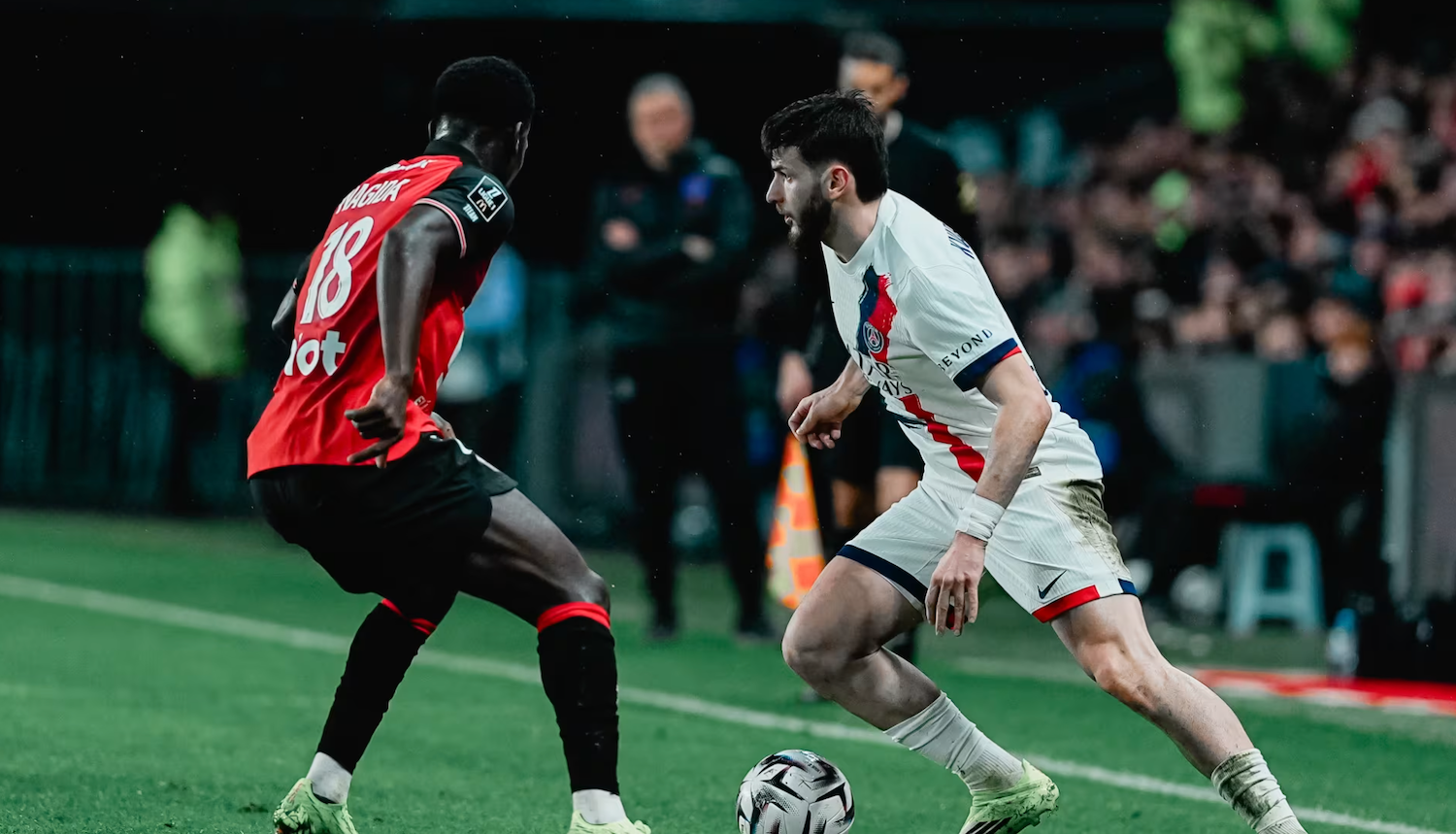 Khvicha Kvaratskhelia face à Rennes (PSG.fr)