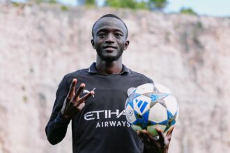 Mahamadou Sangaré avec Manchester City (site officiel)
